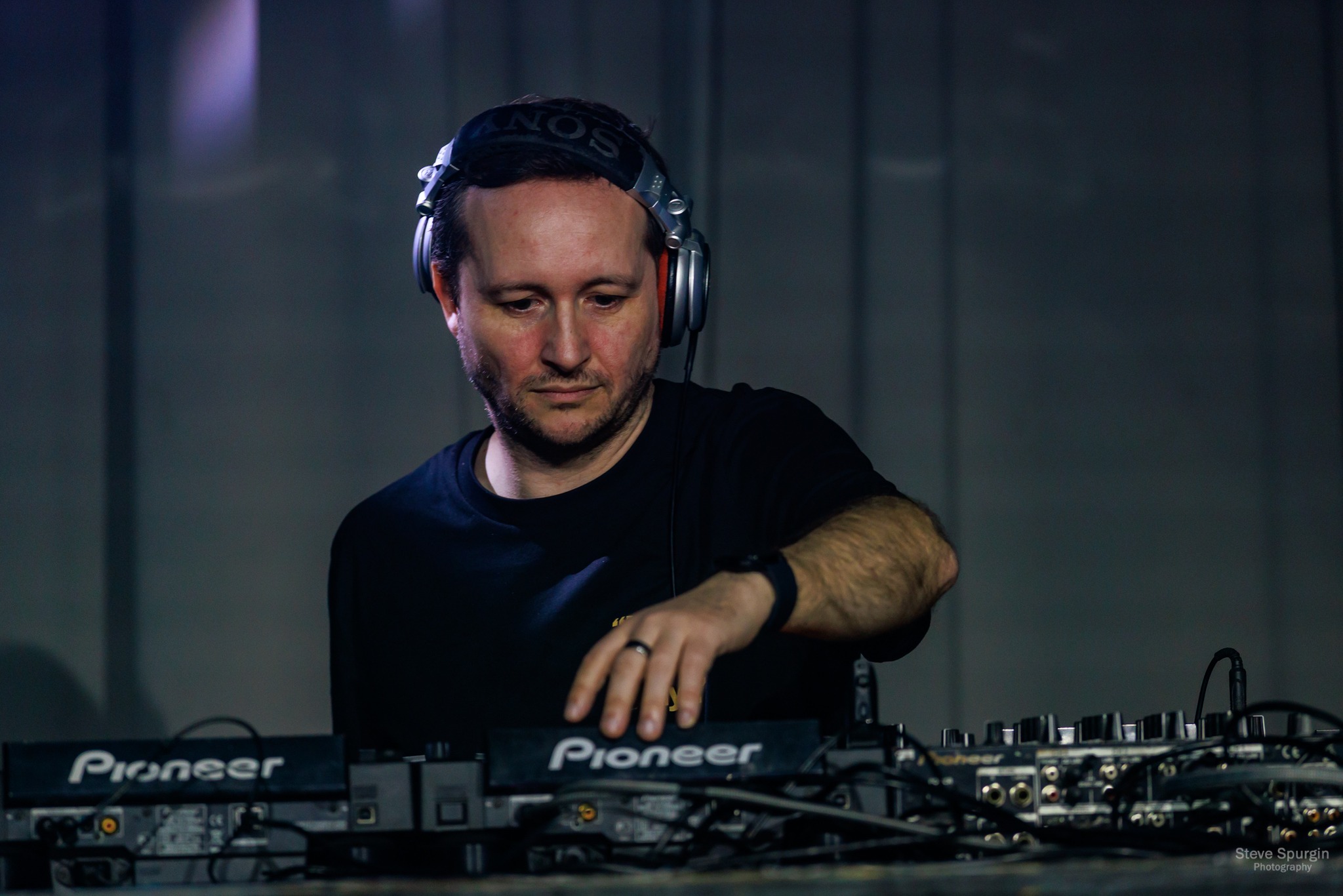 Alex Eneas performing a Trance set